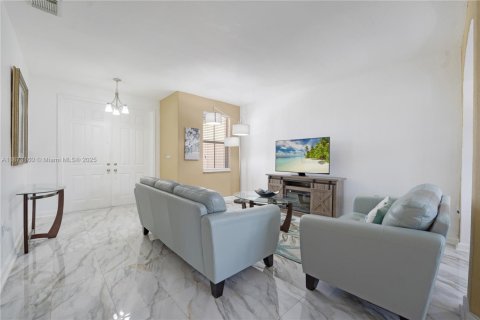Touwnhouse à vendre à Doral, Floride: 3 chambres, 154.12 m2 № 1897904 - photo 2