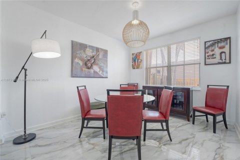 Touwnhouse à vendre à Doral, Floride: 3 chambres, 154.12 m2 № 1897904 - photo 4