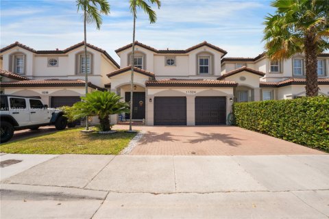 Touwnhouse à vendre à Doral, Floride: 3 chambres, 154.12 m2 № 1897904 - photo 1