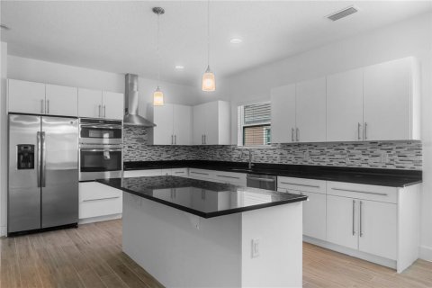 Villa ou maison à vendre à Apopka, Floride: 4 chambres, 249.54 m2 № 1774806 - photo 4