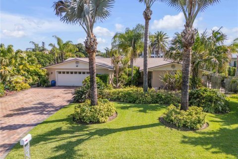 Casa en venta en New Smyrna Beach, Florida, 3 dormitorios, 238.76 m2 № 2215801 - foto 2