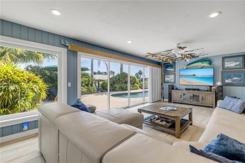 Casa en venta en New Smyrna Beach, Florida, 3 dormitorios, 238.76 m2 № 2215801 - foto 5