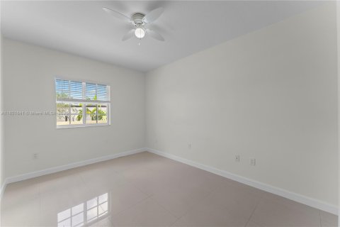 Condo in Miami, Florida, 2 bedrooms  № 1784146 - photo 8