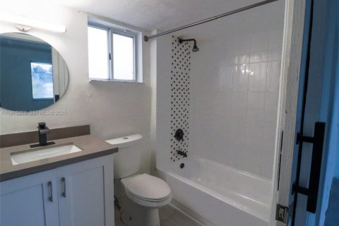 Condominio en alquiler en Miami, Florida, 3 dormitorios, 93.83 m2 № 1986027 - foto 12