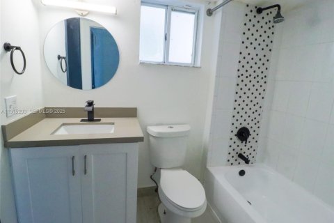 Condominio en alquiler en Miami, Florida, 3 dormitorios, 93.83 m2 № 1986027 - foto 11