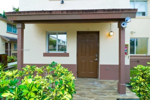 Condominio en alquiler en Miami, Florida, 3 dormitorios, 93.83 m2 № 1986027 - foto 18