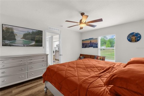 House in DeLand, Florida 3 bedrooms, 126.72 sq.m. № 1657087 - photo 20