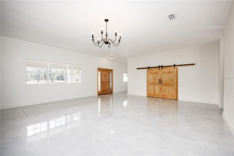 House in Live Oak, Florida 4 bedrooms, 479.38 sq.m. № 2127450 - photo 13