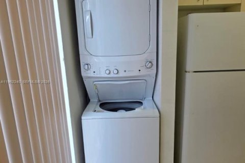 Снять в аренду таунхаус в Хомстед, Флорида 3 спальни, 103.59м2, № 2024903 - фото 15