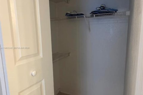 Снять в аренду таунхаус в Хомстед, Флорида 3 спальни, 103.59м2, № 2024903 - фото 5