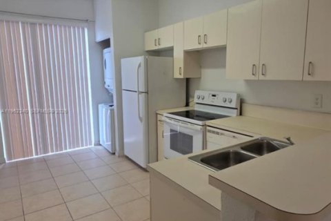 Снять в аренду таунхаус в Хомстед, Флорида 3 спальни, 103.59м2, № 2024903 - фото 17