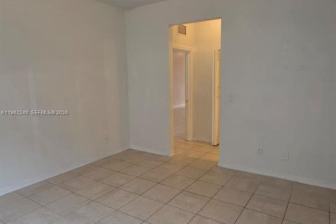 Снять в аренду таунхаус в Хомстед, Флорида 3 спальни, 103.59м2, № 2024903 - фото 8