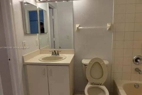 Снять в аренду таунхаус в Хомстед, Флорида 3 спальни, 103.59м2, № 2024903 - фото 3