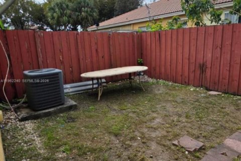 Снять в аренду таунхаус в Хомстед, Флорида 3 спальни, 103.59м2, № 2024903 - фото 14