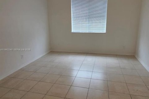 Снять в аренду таунхаус в Хомстед, Флорида 3 спальни, 103.59м2, № 2024903 - фото 9