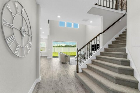 House in Winter Garden, Florida 5 bedrooms, 421.87 sq.m. № 1858102 - photo 11