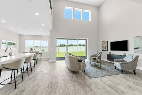 House in Winter Garden, Florida 5 bedrooms, 421.87 sq.m. № 1858102 - photo 25