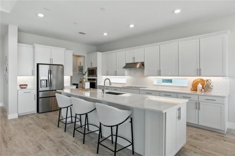 House in Winter Garden, Florida 5 bedrooms, 421.87 sq.m. № 1858102 - photo 15