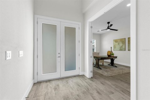 House in Winter Garden, Florida 5 bedrooms, 421.87 sq.m. № 1858102 - photo 5