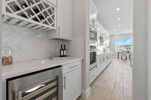 House in Winter Garden, Florida 5 bedrooms, 421.87 sq.m. № 1858102 - photo 12