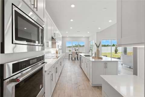 House in Winter Garden, Florida 5 bedrooms, 421.87 sq.m. № 1858102 - photo 18