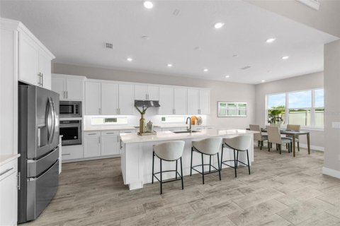 House in Winter Garden, Florida 5 bedrooms, 421.87 sq.m. № 1858102 - photo 14