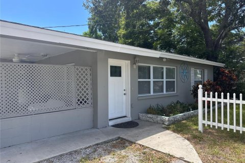 House in Dunedin, Florida 2 bedrooms, 82.13 sq.m. № 1904145 - photo 2