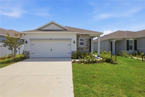 House in Saint Cloud, Florida 3 bedrooms, 155.43 sq.m. № 2279999
