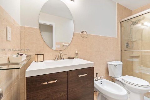 House in Hollywood, Florida 3 bedrooms, 130.06 sq.m. № 2039010 - photo 27