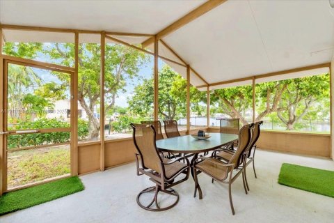 House in Hollywood, Florida 3 bedrooms, 130.06 sq.m. № 2039010 - photo 29