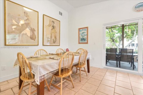 House in Hollywood, Florida 3 bedrooms, 130.06 sq.m. № 2039010 - photo 16
