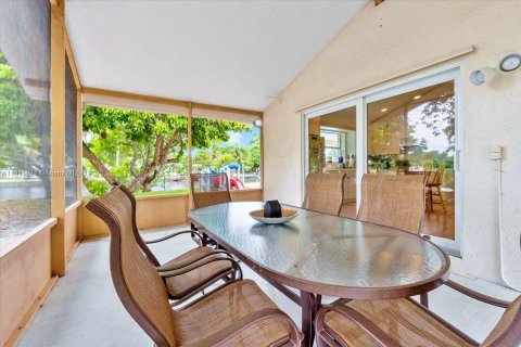 House in Hollywood, Florida 3 bedrooms, 130.06 sq.m. № 2039010 - photo 30