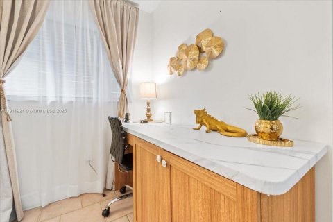 House in Hollywood, Florida 3 bedrooms, 130.06 sq.m. № 2039010 - photo 19