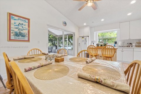 House in Hollywood, Florida 3 bedrooms, 130.06 sq.m. № 2039010 - photo 12