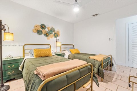 House in Hollywood, Florida 3 bedrooms, 130.06 sq.m. № 2039010 - photo 26