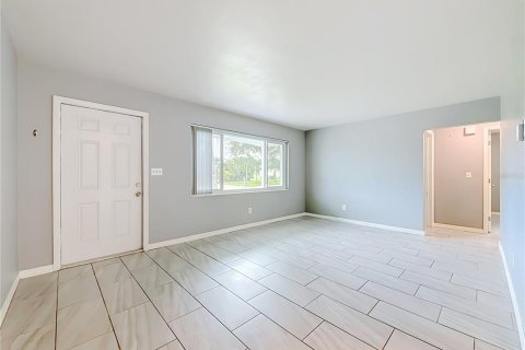 House in Largo, Florida 3 bedrooms, 111.02 sq.m. № 2196075 - photo 12