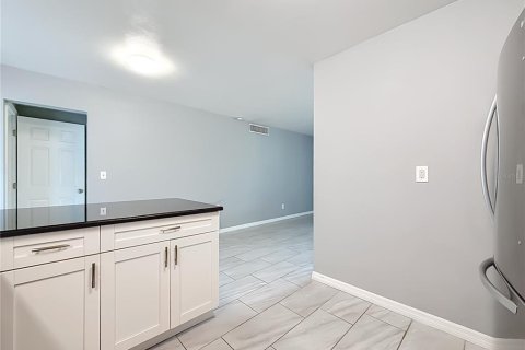House in Largo, Florida 3 bedrooms, 111.02 sq.m. № 2196075 - photo 23