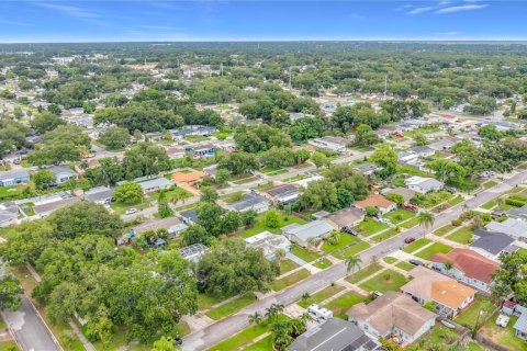 House in Largo, Florida 3 bedrooms, 111.02 sq.m. № 2196075 - photo 3