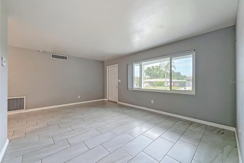 House in Largo, Florida 3 bedrooms, 111.02 sq.m. № 2196075 - photo 14