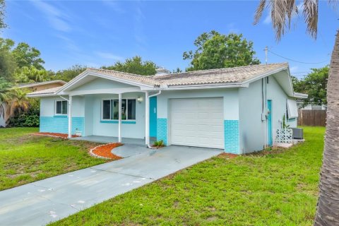 House in Largo, Florida 3 bedrooms, 111.02 sq.m. № 2196075 - photo 8
