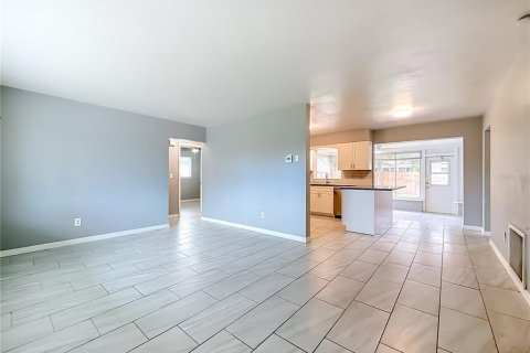 House in Largo, Florida 3 bedrooms, 111.02 sq.m. № 2196075 - photo 11