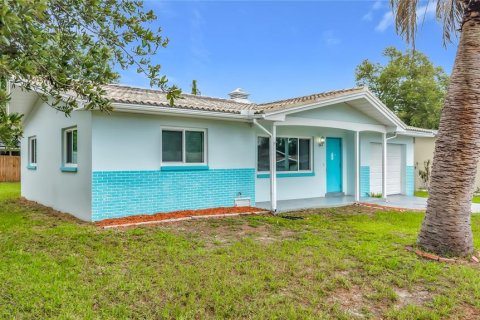 House in Largo, Florida 3 bedrooms, 111.02 sq.m. № 2196075 - photo 7
