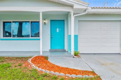 House in Largo, Florida 3 bedrooms, 111.02 sq.m. № 2196075 - photo 9