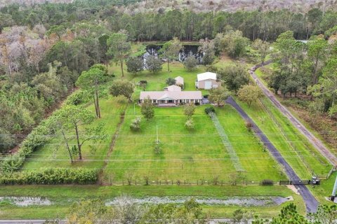 House in Lakeland, Florida 3 bedrooms, 201.88 sq.m. № 1904048 - photo 1
