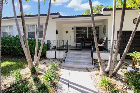 Villa ou maison à vendre à Miami, Floride: 3 chambres, 170.85 m2 № 1975543 - photo 1