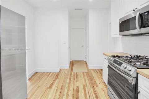 Villa ou maison à vendre à Miami, Floride: 3 chambres, 170.85 m2 № 1975543 - photo 10