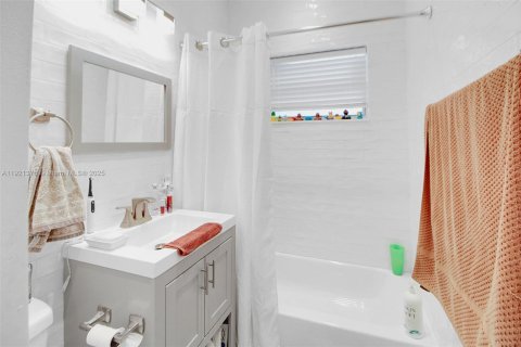 Villa ou maison à vendre à Miami, Floride: 3 chambres, 170.85 m2 № 1975543 - photo 14