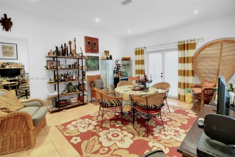Villa ou maison à vendre à Miami, Floride: 3 chambres, 170.85 m2 № 1975543 - photo 15