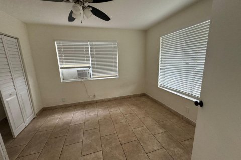 Commercial property in Hollywood, Florida 2 bedrooms, 162.58 sq.m. № 1172136 - photo 1