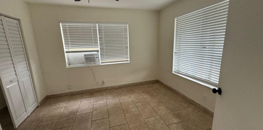 Immobilier commercial à Hollywood, Floride 2 chambres, 162.58 m2 № 1172136